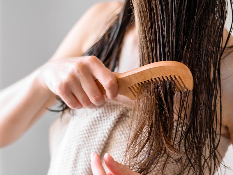 Capelli secchi e punte sfibrate? Ecco come prendersene cura.